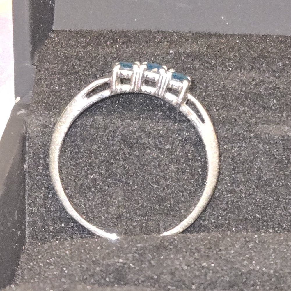 , 10k Diamond Ring - Picture 3 of 8